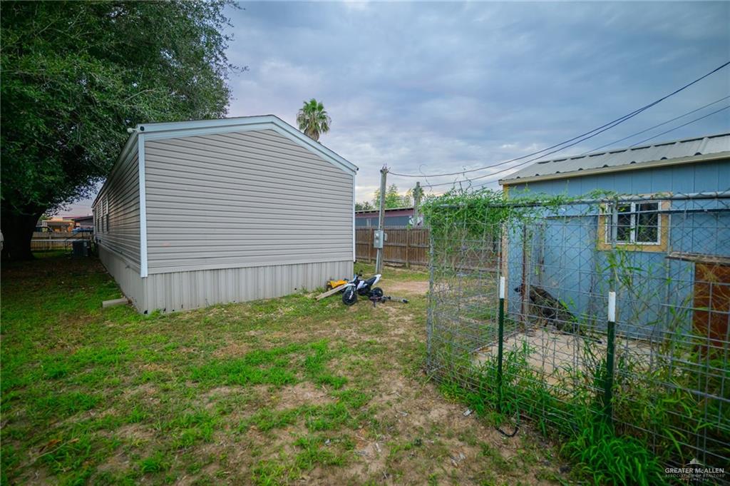 818 South 13th Street Alamo, TX 78516 - Photo 24 of 24 a backyard of a house with seating space