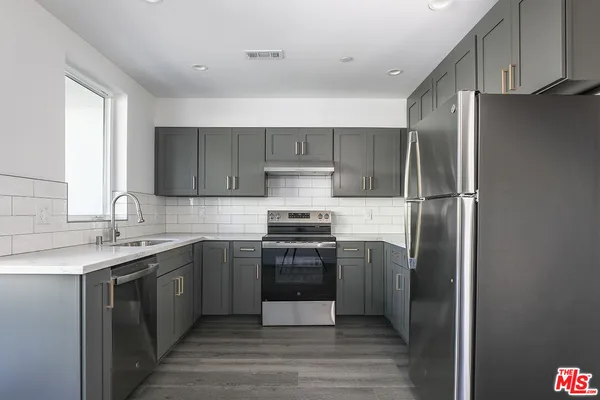 $4,050 | 1432-1432 West 9th Street, Unit 1432, San Pedro, CA 90732