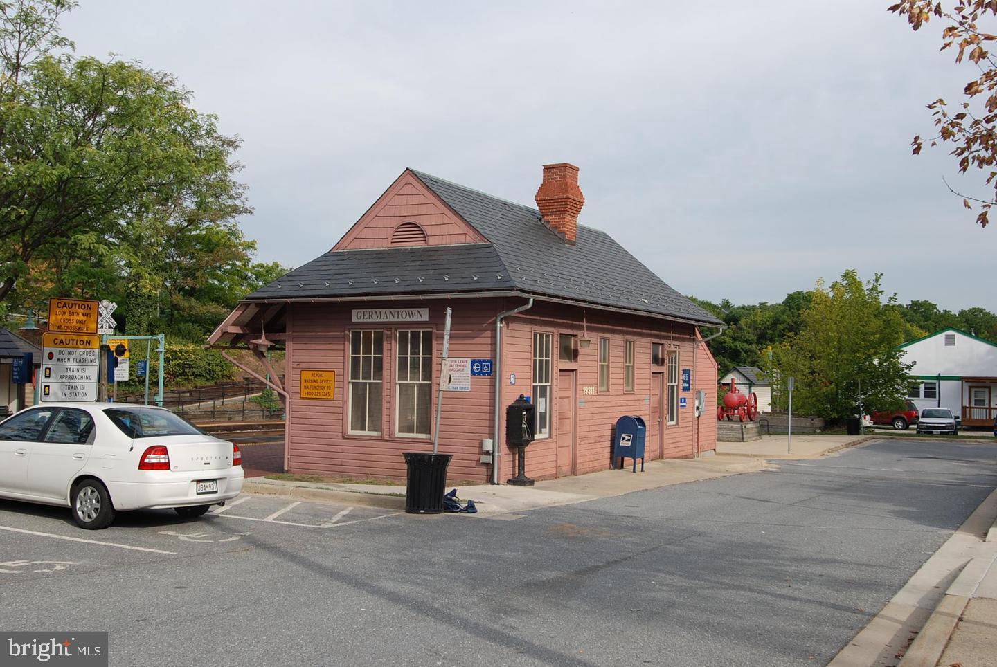 18920 Falling Star Road Germantown, MD 20874 - Photo 44 of 51 Marc Commuter Train