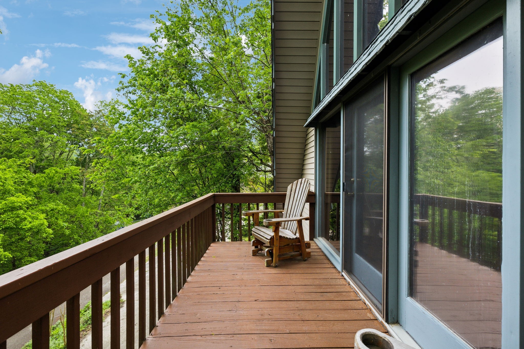 404 Duke Circle Lancaster, TN 38569 - Photo 22 of 43 a view of balcony and deck