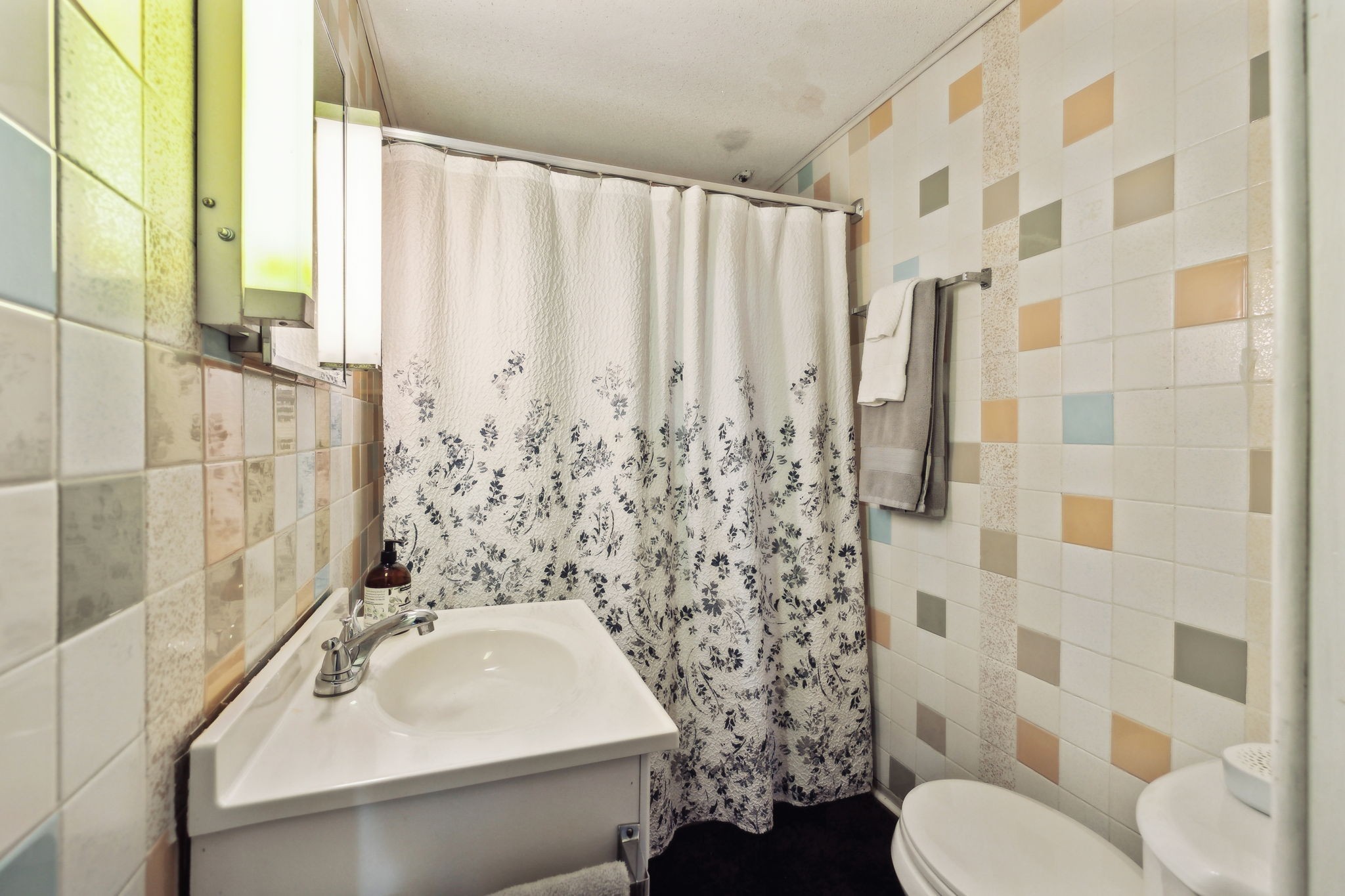 404 Duke Circle Lancaster, TN 38569 - Photo 32 of 43 a bathroom with a sink toilet and shower