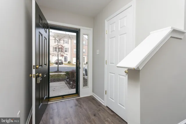 a view of an entryway with livingroom