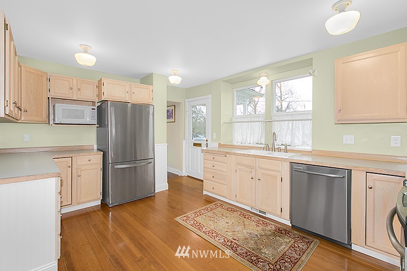 116 J Street Northeast Auburn, WA 98002 - Photo 9 of 25