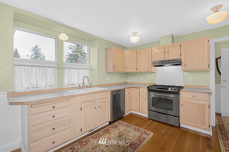 116 J Street Northeast Auburn, WA 98002 - Photo 10 of 25
