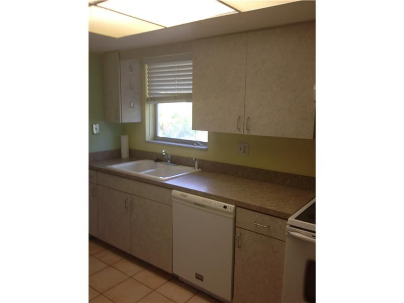 370 Northwest 35th Street Boca Raton, FL 33431 - Photo 4 of 8 Kitchen