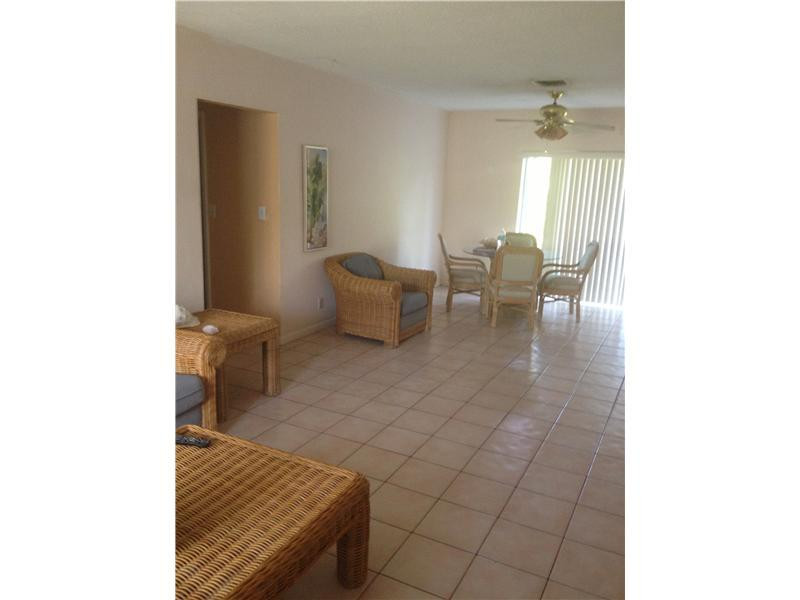 370 Northwest 35th Street Boca Raton, FL 33431 - Photo 5 of 8 Living Room