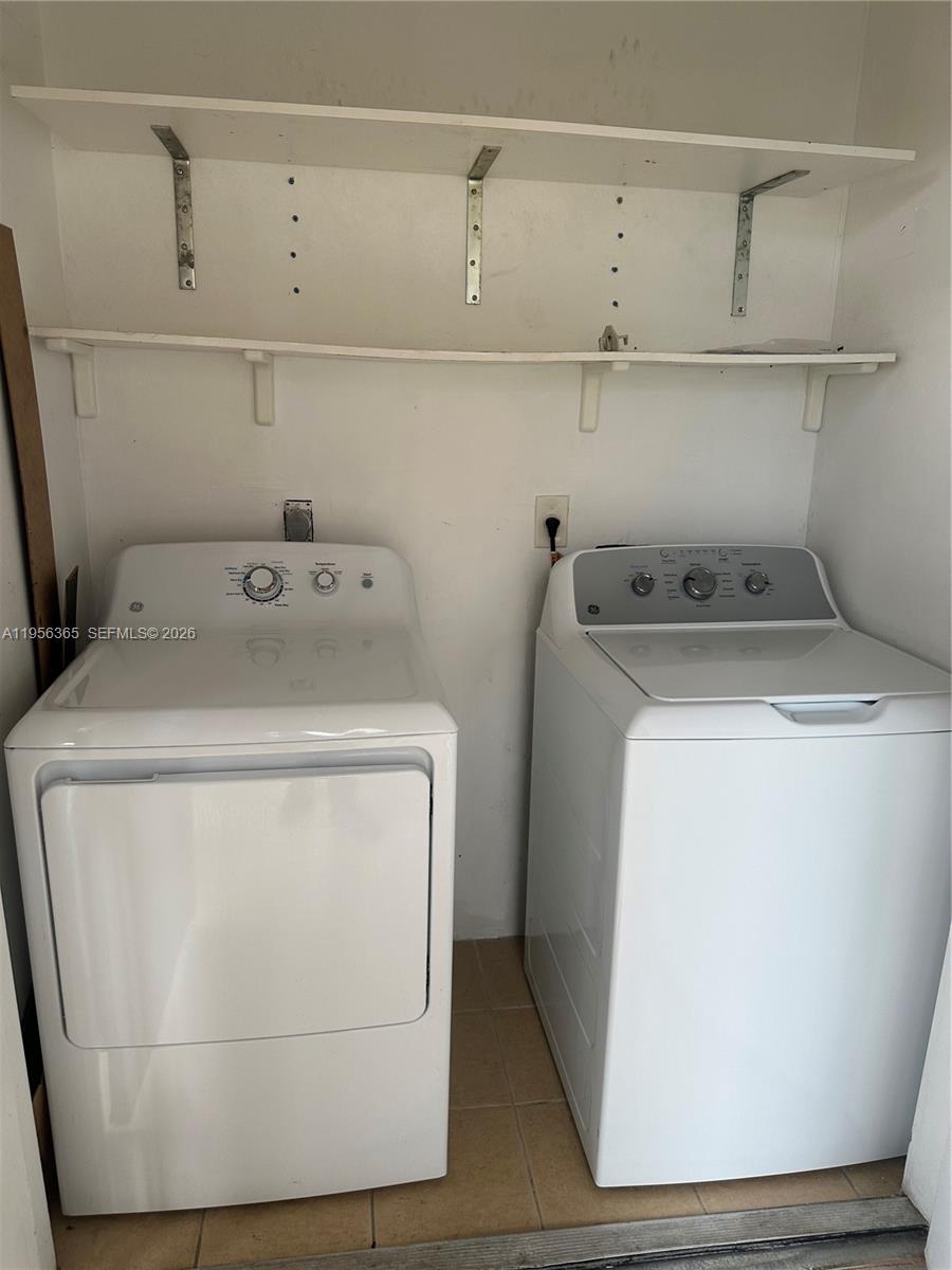 15560 Southwest 104th Terrace, Unit 625 Miami, FL 33196 - Photo 13 of 14 a utility room with dryer and washer