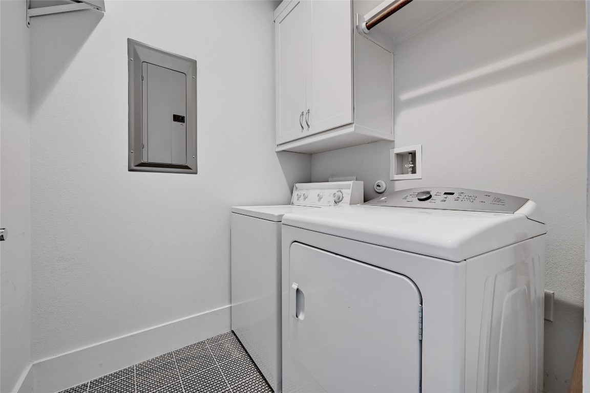 1815 West 38th Street Austin, TX 78731 - Photo 23 of 25 a utility room with dryer and washer