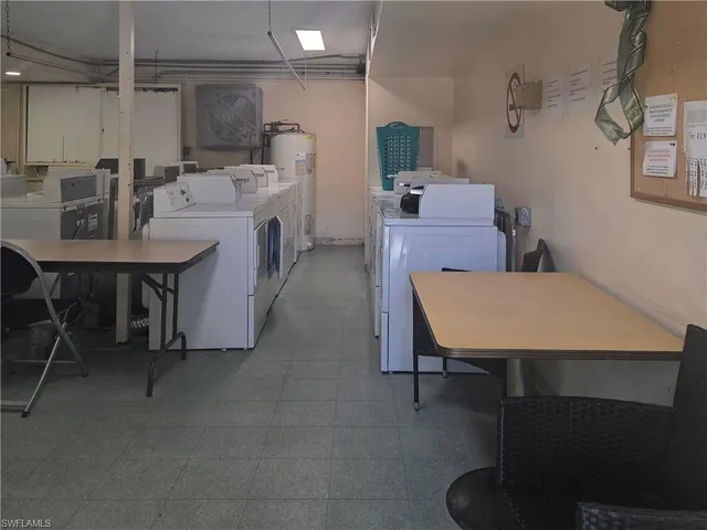 $1,900 | 3325 Airport Road North, Unit G7, Naples, FL 34105