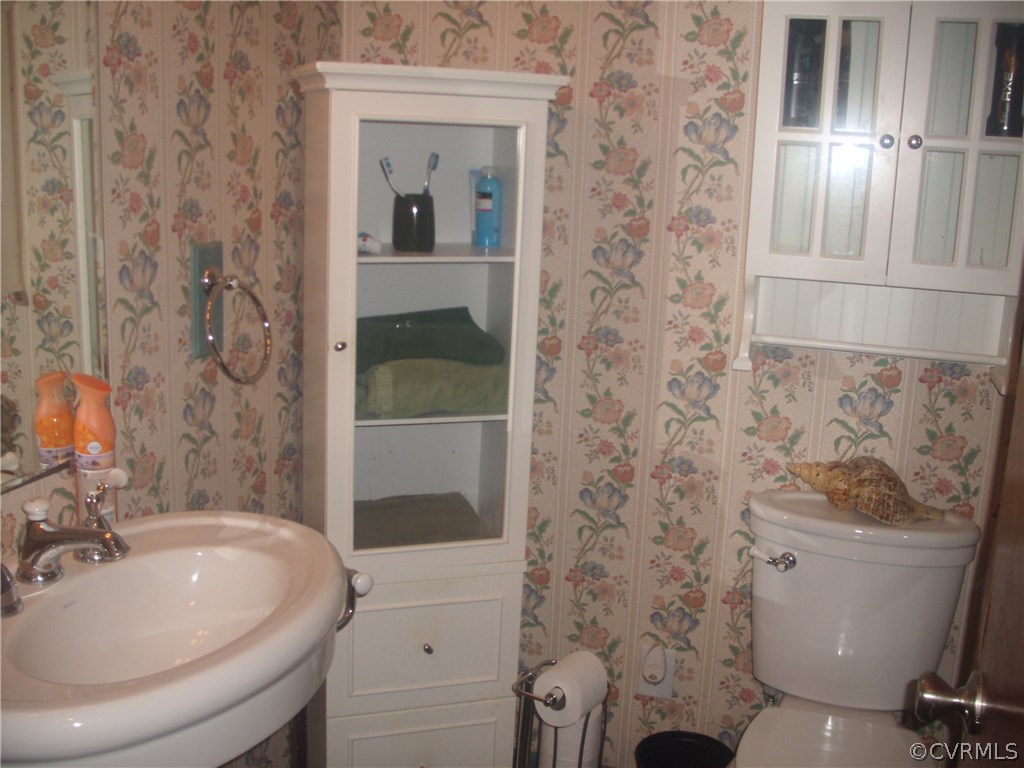 4000 Jefferson Park Road Prince George, VA 23875 - Photo 8 of 27 Hall Bath