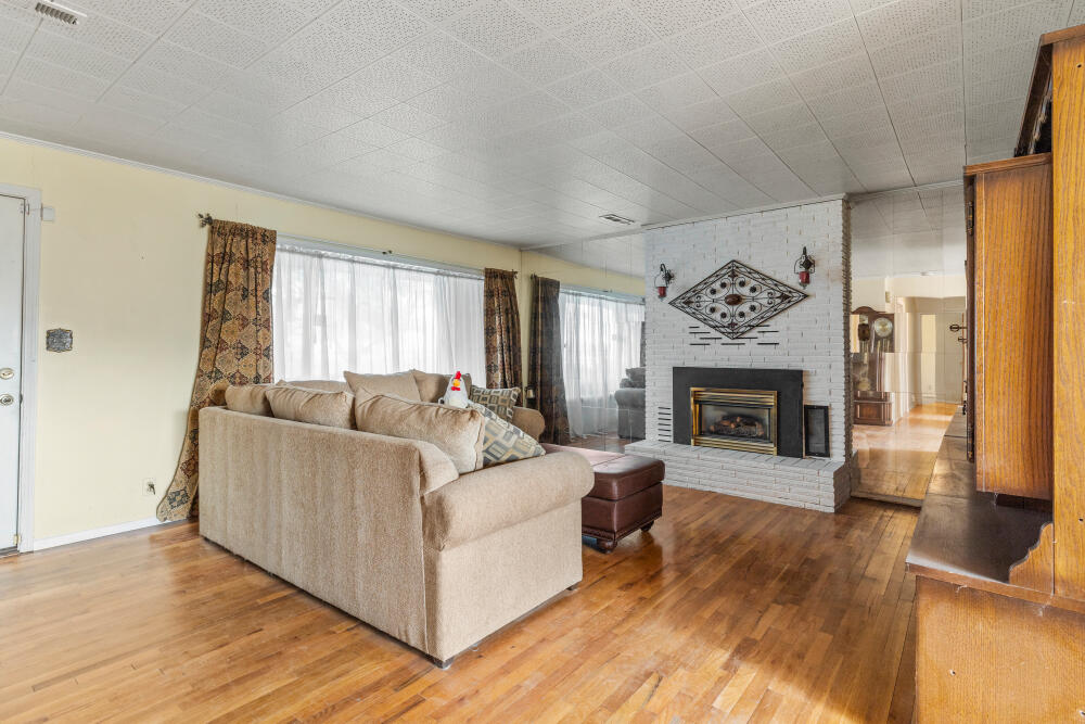 1460 Joe Wright Road Klamath Falls, OR 97603 - Photo 12 of 78 1460JoeWrightRdInterior-2