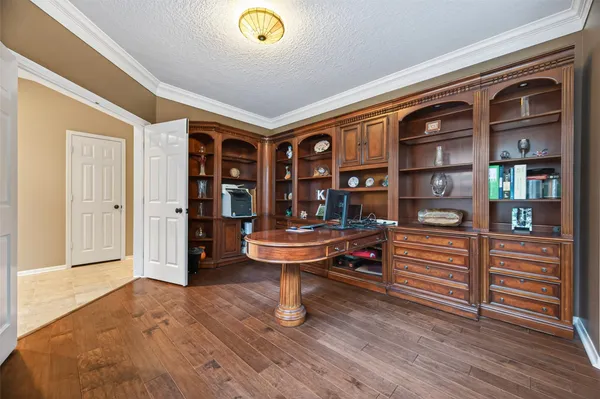 $1,000,000 | 10 Mirror Ridge Drive, The Woodlands, TX 77382