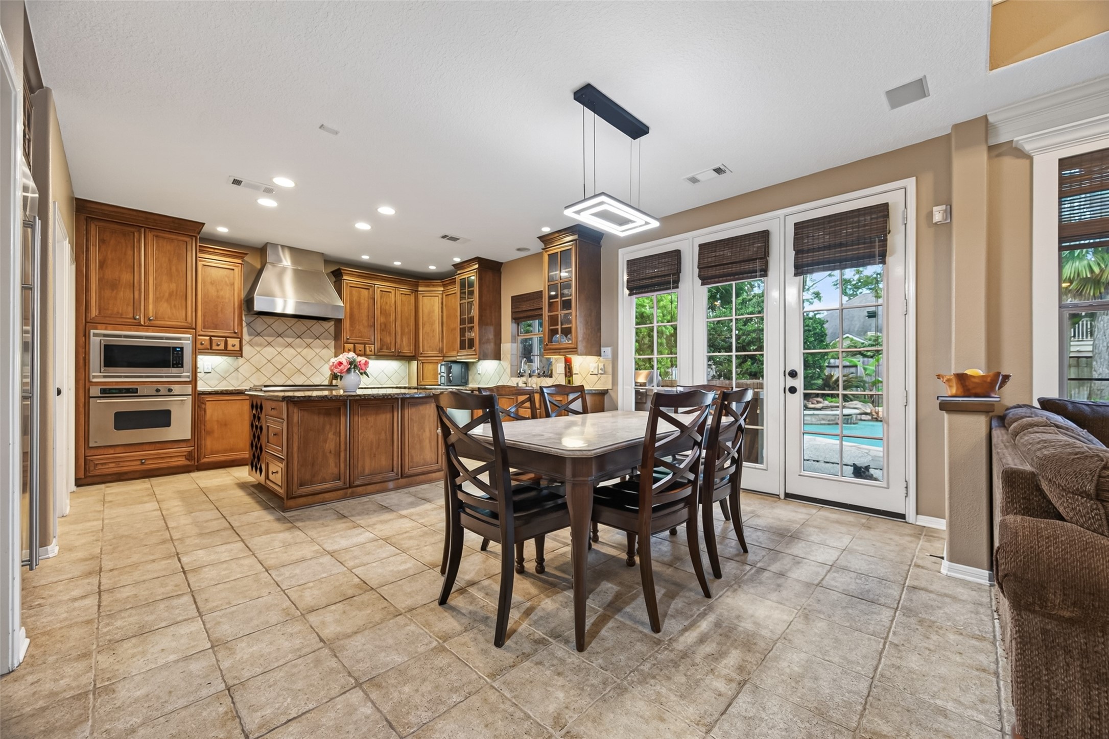 10 Mirror Ridge Drive The Woodlands, TX 77382 - Photo 15 of 46