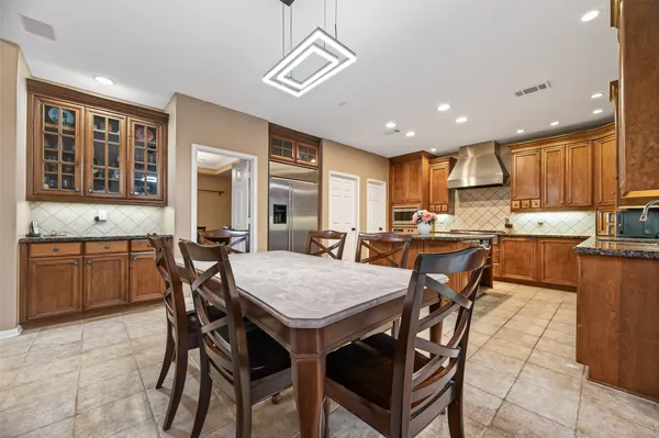 $1,000,000 | 10 Mirror Ridge Drive, The Woodlands, TX 77382