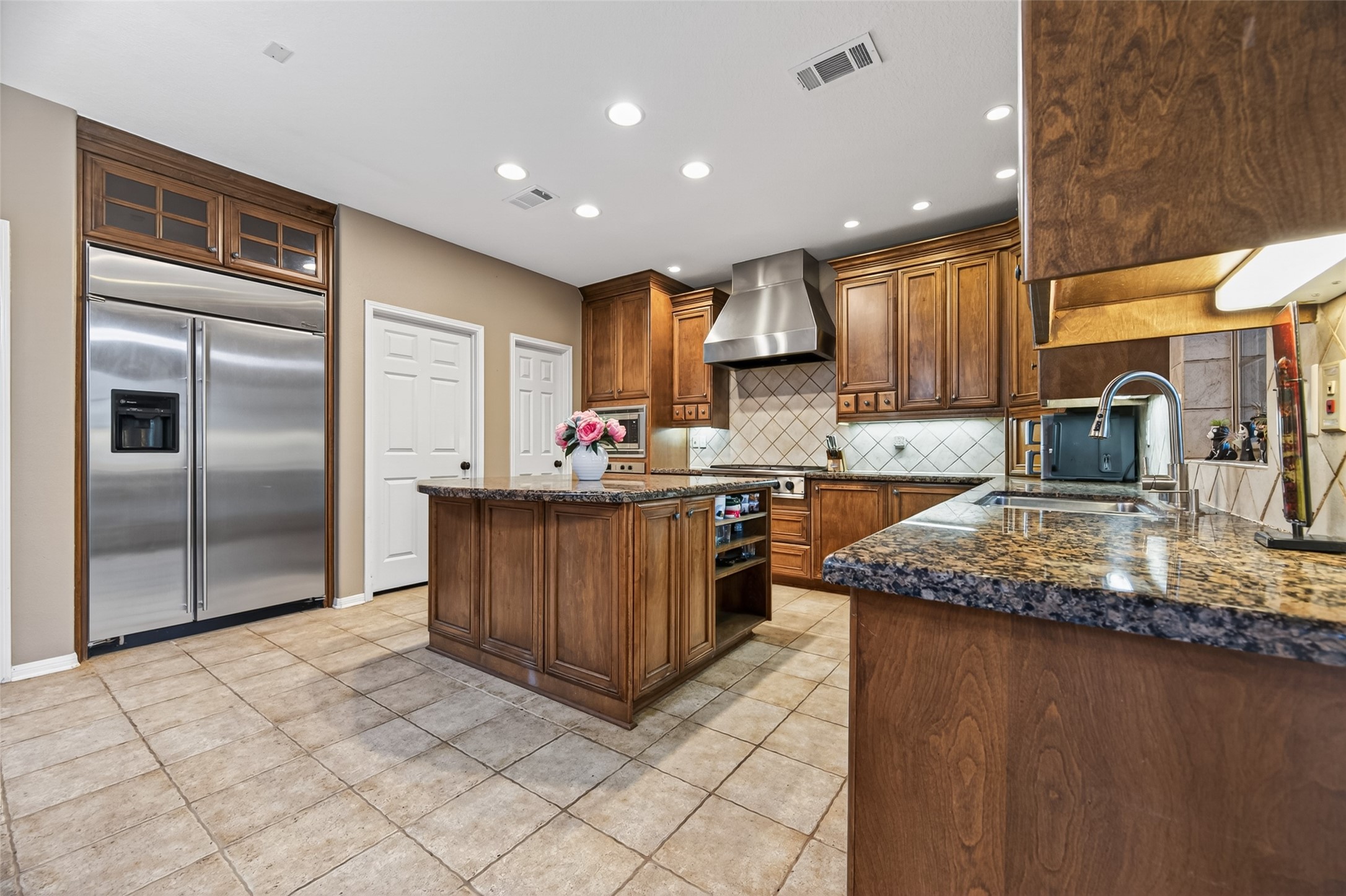 10 Mirror Ridge Drive The Woodlands, TX 77382 - Photo 17 of 46