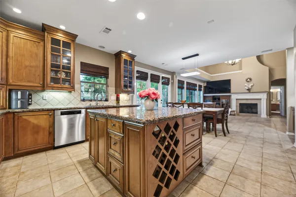 $1,000,000 | 10 Mirror Ridge Drive, The Woodlands, TX 77382