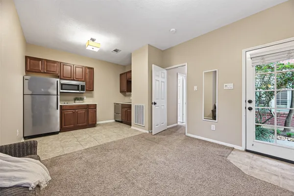 $1,000,000 | 10 Mirror Ridge Drive, The Woodlands, TX 77382