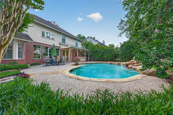 $1,000,000 | 10 Mirror Ridge Drive, The Woodlands, TX 77382