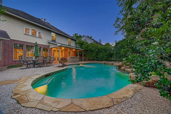 $1,000,000 | 10 Mirror Ridge Drive, The Woodlands, TX 77382