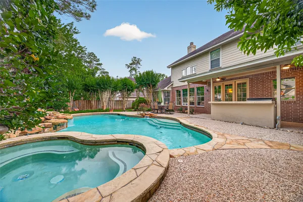 $1,000,000 | 10 Mirror Ridge Drive, The Woodlands, TX 77382