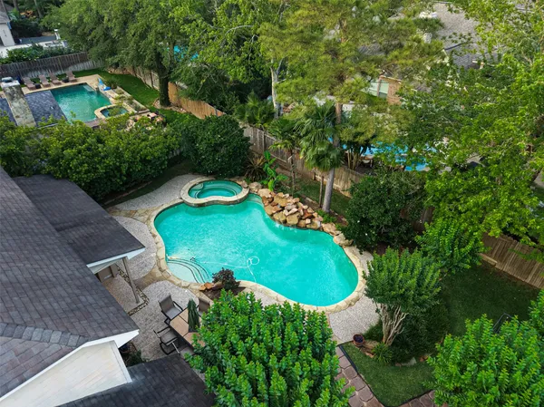 $1,000,000 | 10 Mirror Ridge Drive, The Woodlands, TX 77382