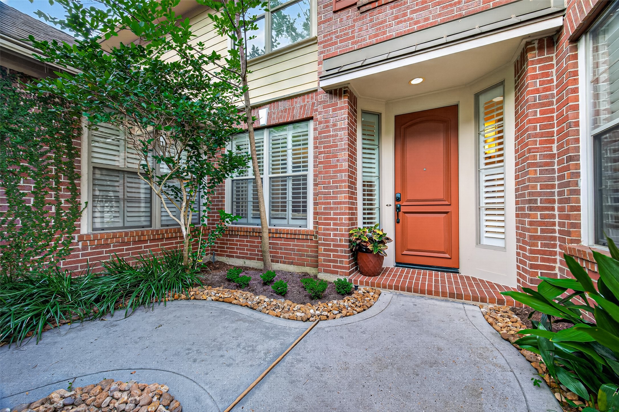 10 Mirror Ridge Drive The Woodlands, TX 77382 - Photo 6 of 46