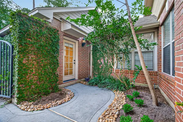 $1,000,000 | 10 Mirror Ridge Drive, The Woodlands, TX 77382