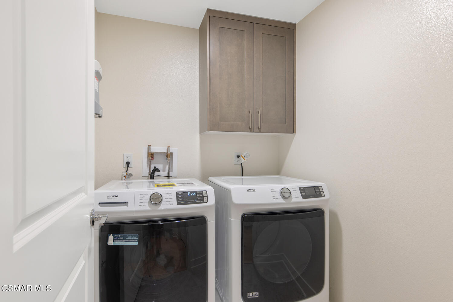 2850 Wagon Wheel Road, Unit 303 Oxnard, CA 93036 - Photo 25 of 42 a utility room with dryer and washer