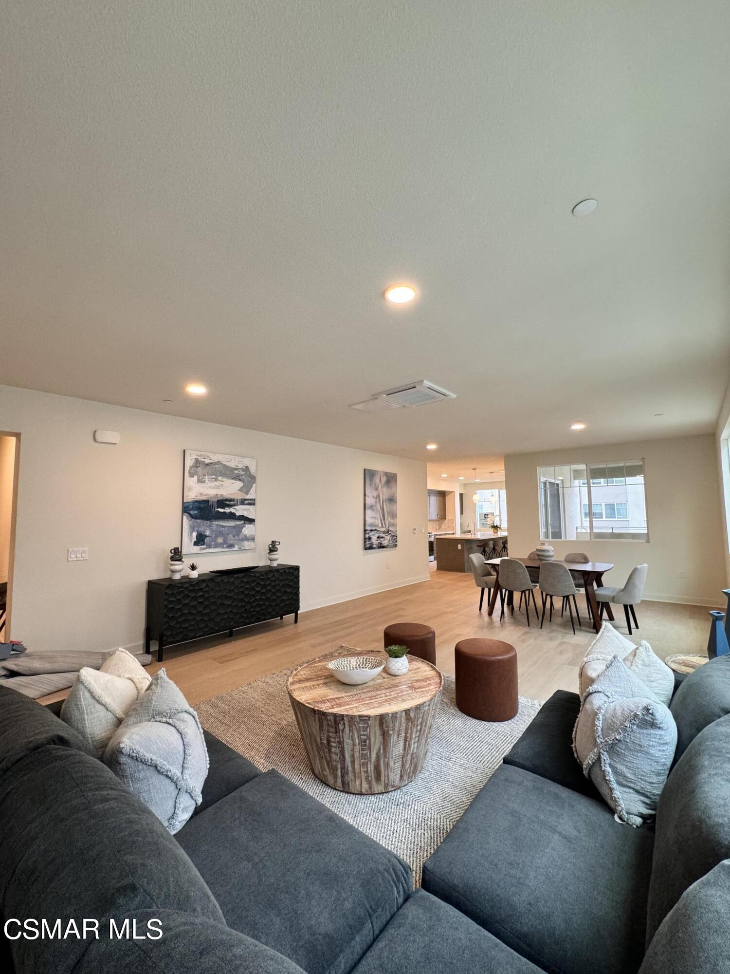 2850 Wagon Wheel Road, Unit 303 Oxnard, CA 93036 - Photo 4 of 42 IMG_9093