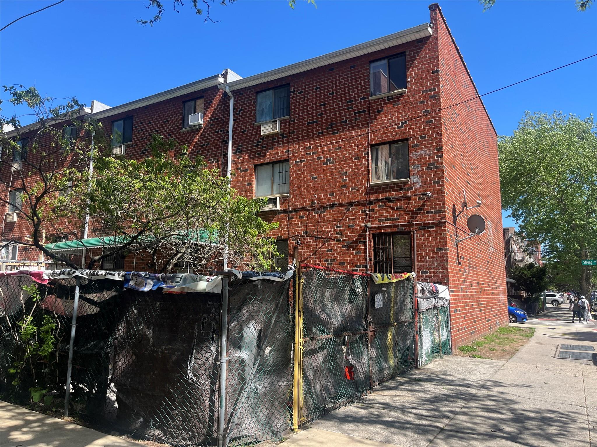 102-01 Strong Avenue Queens, NY 11368 - Photo 3 of 10 a backyard of a house