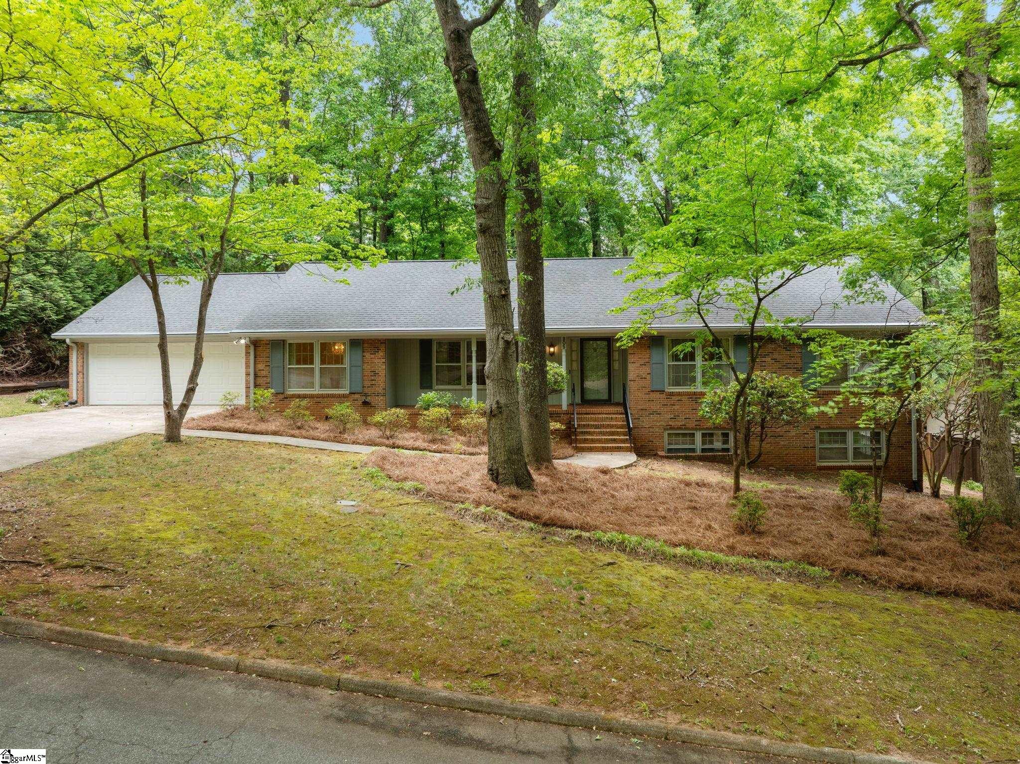 205 Oak Ridge Court Greer, SC 29650 - Photo 2 of 35