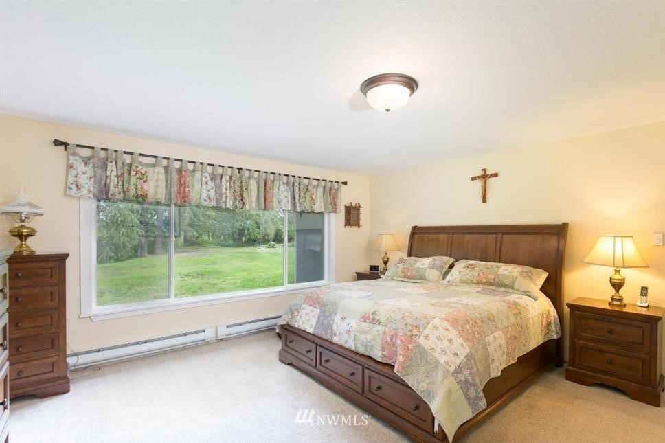 192 Rondale Drive Sequim, WA 98382 - Photo 30 of 40 a bedroom with a bed and window
