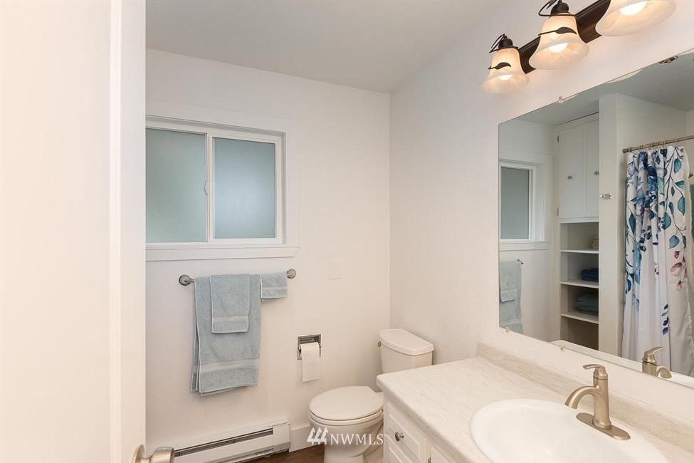 192 Rondale Drive Sequim, WA 98382 - Photo 36 of 40 a bathroom with a sink a toilet and shower