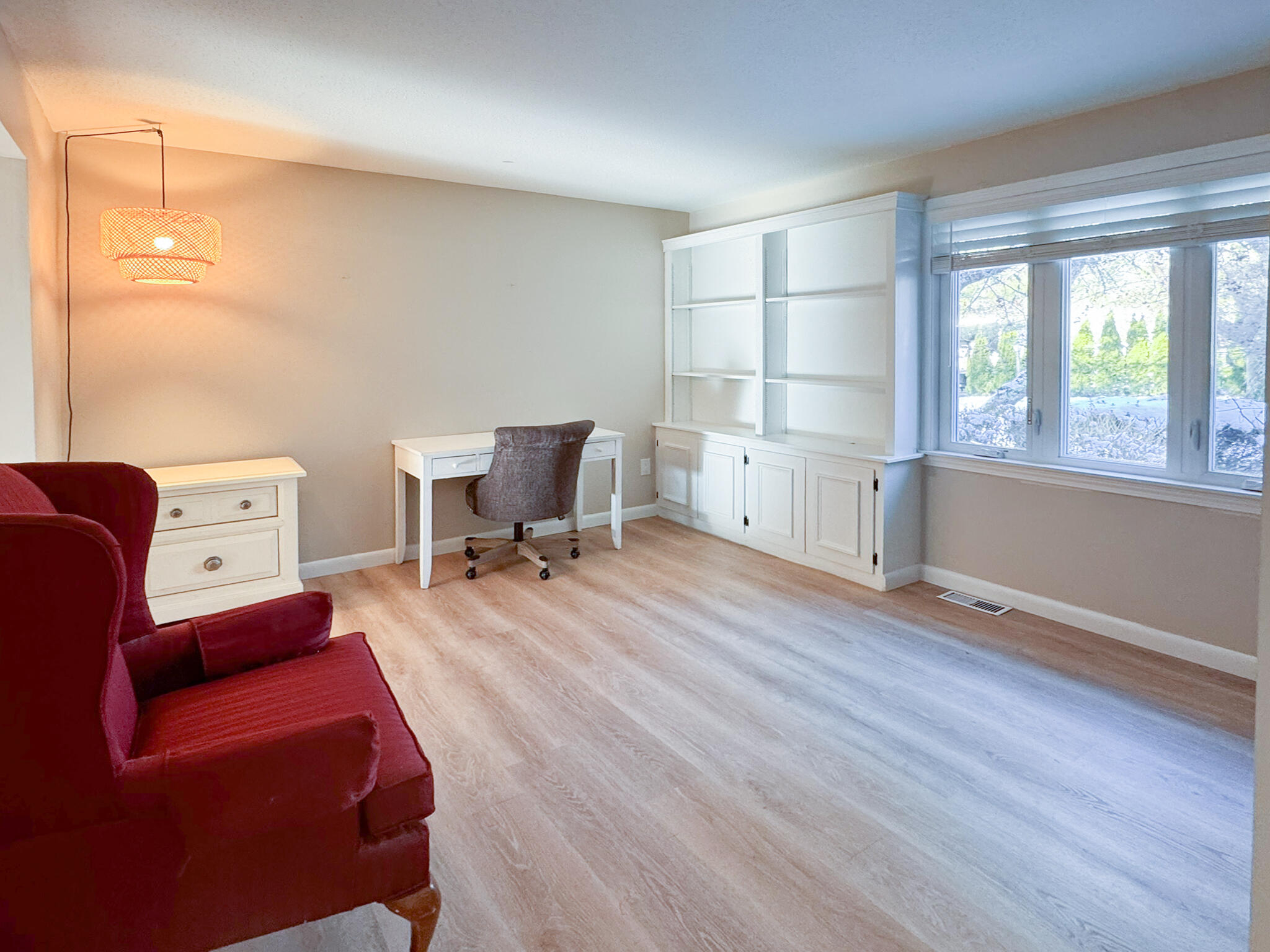 225 SW Meadows, Unit 225 Teaticket, MA 02536 - Photo 13 of 27 a room with furniture and a window
