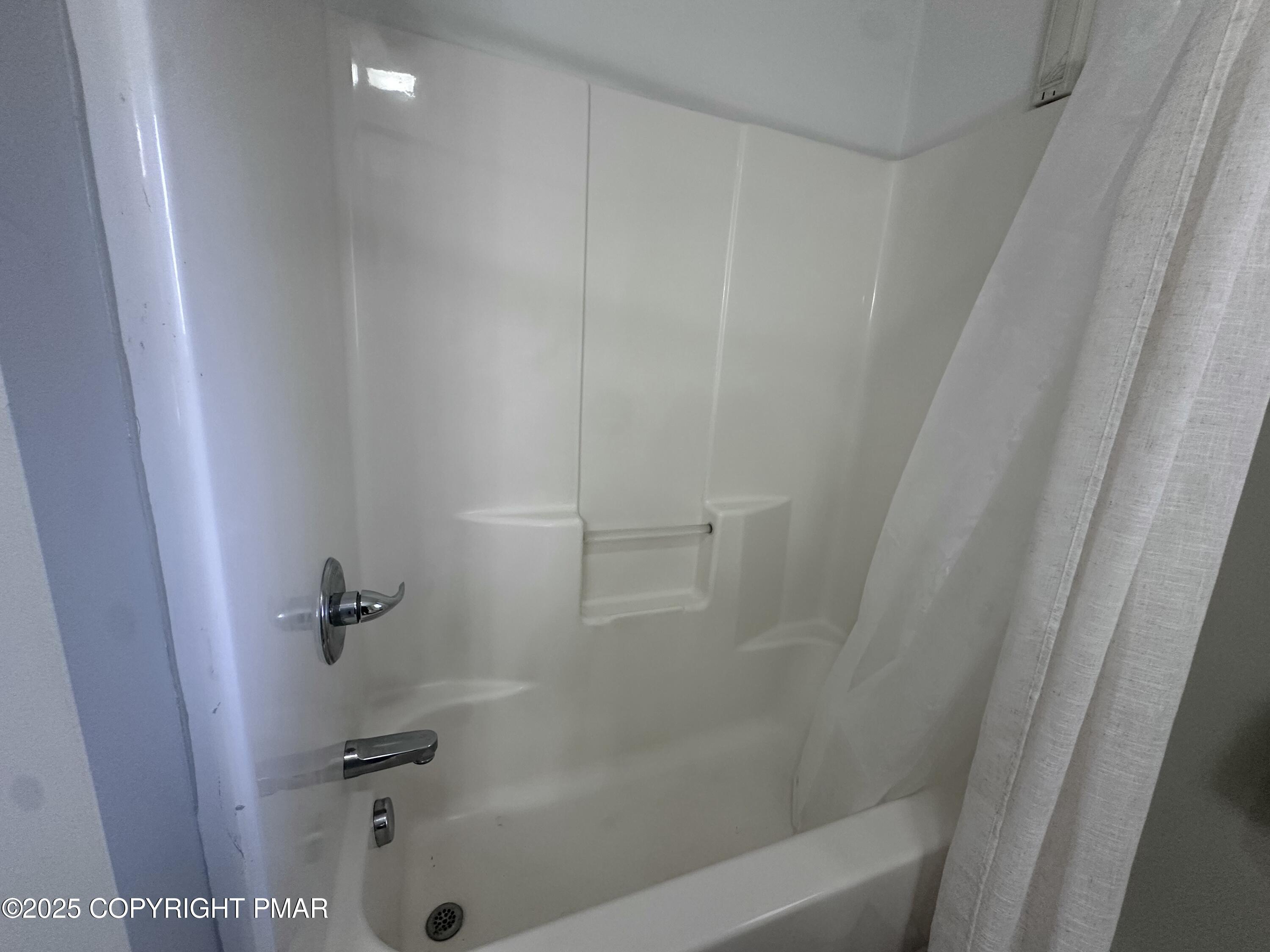 5158 Spring Drive Swiftwater, PA 18370 - Photo 15 of 26 a close view of a bathtub in a bathroom