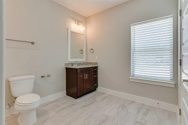 $1,750 | 115 West Jones Street, Unit 103, Krum, TX 76249