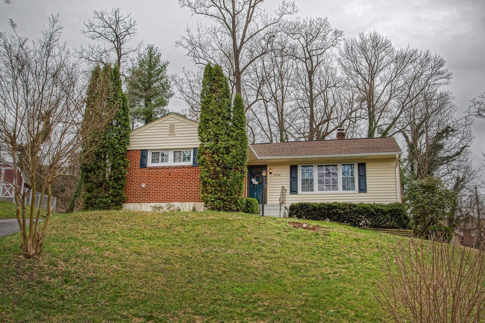 938 Glenn Ridge Road Northwest Roanoke, VA 24017 - Photo 1 of 35 1