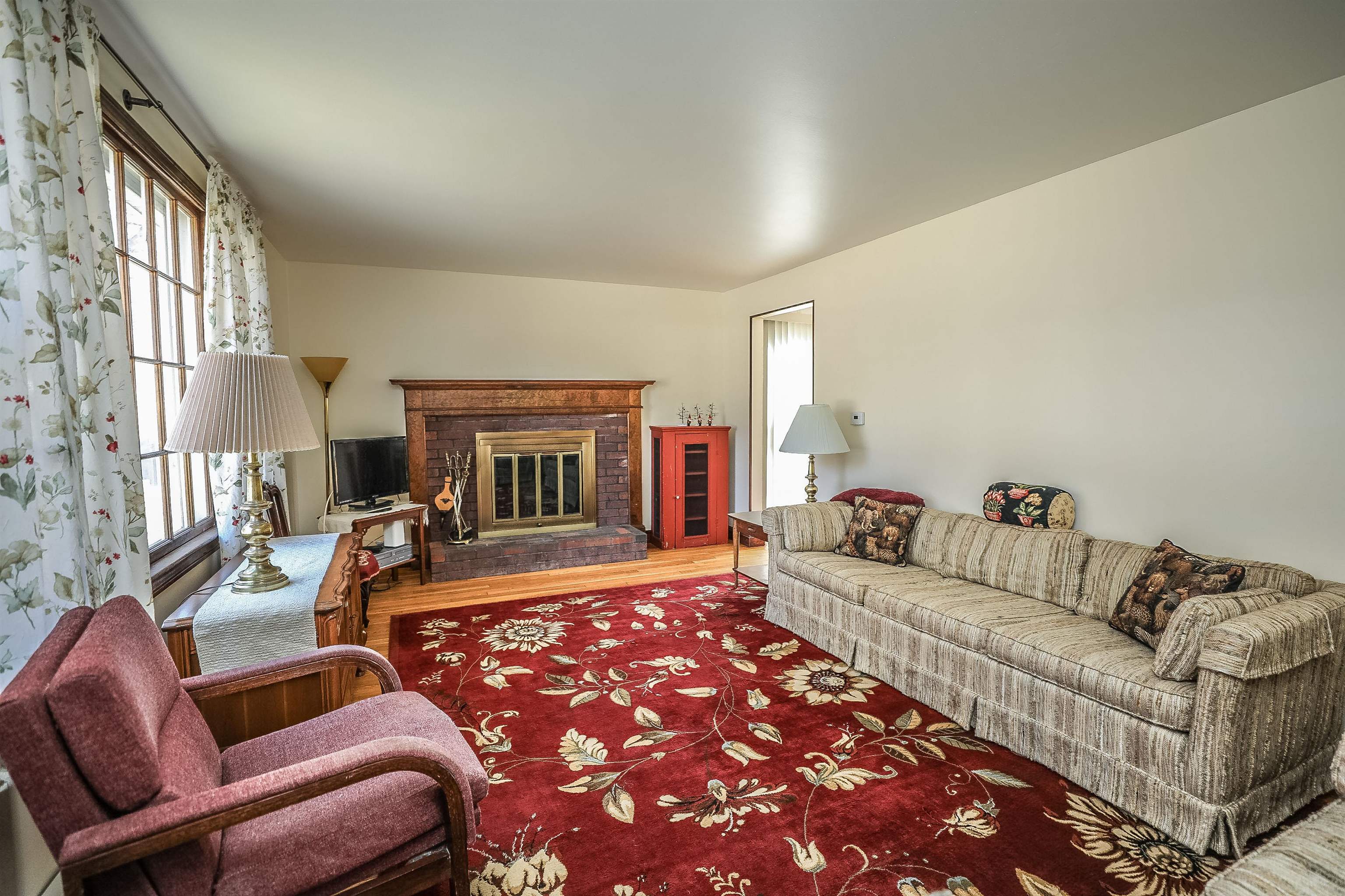 23 Monza Road Nashua, NH 03064 - Photo 2 of 22