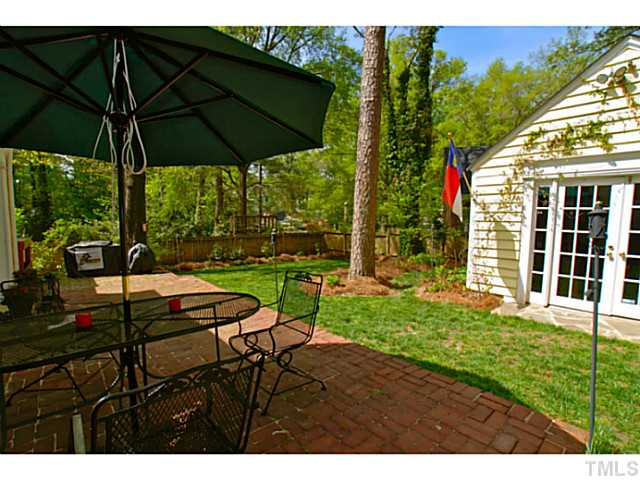 903 Canterbury Road Raleigh, NC 27607 - Photo 19 of 22 Yard