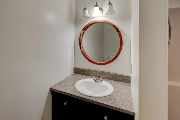 $2,500 | 50 Edward J Roy Drive, Unit #48, Manchester, NH 03104