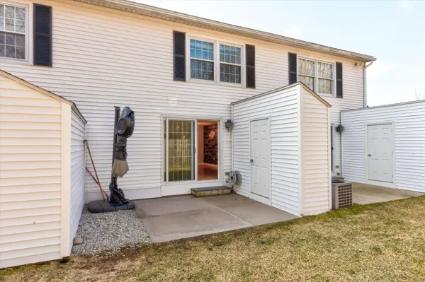 $2,500 | 50 Edward J Roy Drive, Unit #48, Manchester, NH 03104