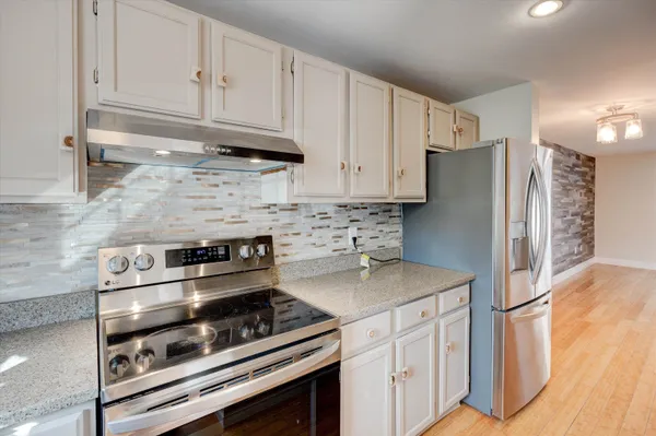 $2,500 | 50 Edward J Roy Drive, Unit #48, Manchester, NH 03104