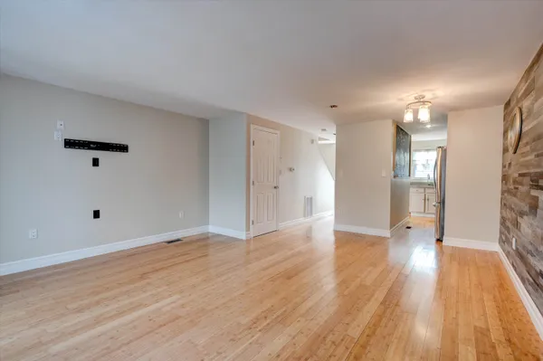 $2,500 | 50 Edward J Roy Drive, Unit #48, Manchester, NH 03104