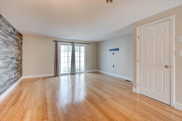 $2,500 | 50 Edward J Roy Drive, Unit #48, Manchester, NH 03104
