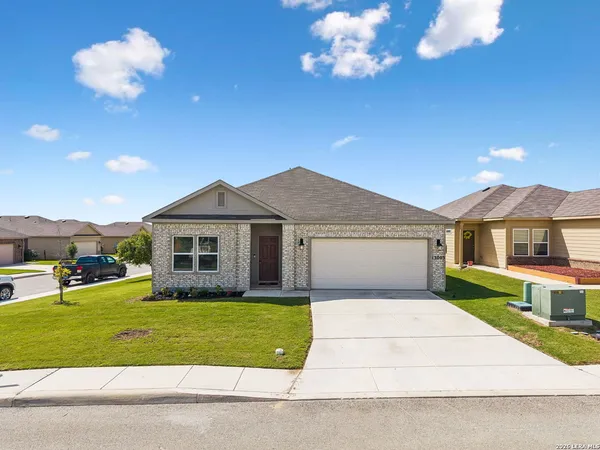 $295,000 | 13003 Heathers Reef Street, St. Hedwig, TX 78152