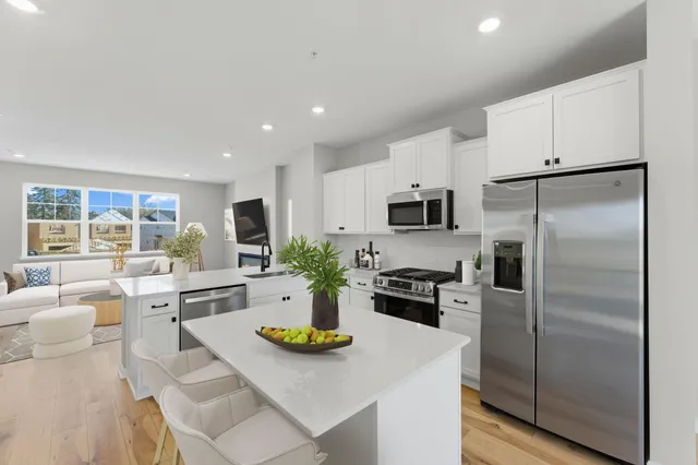 $377,990 | 1520 Traverse Lane, St. Paul, MN 55118