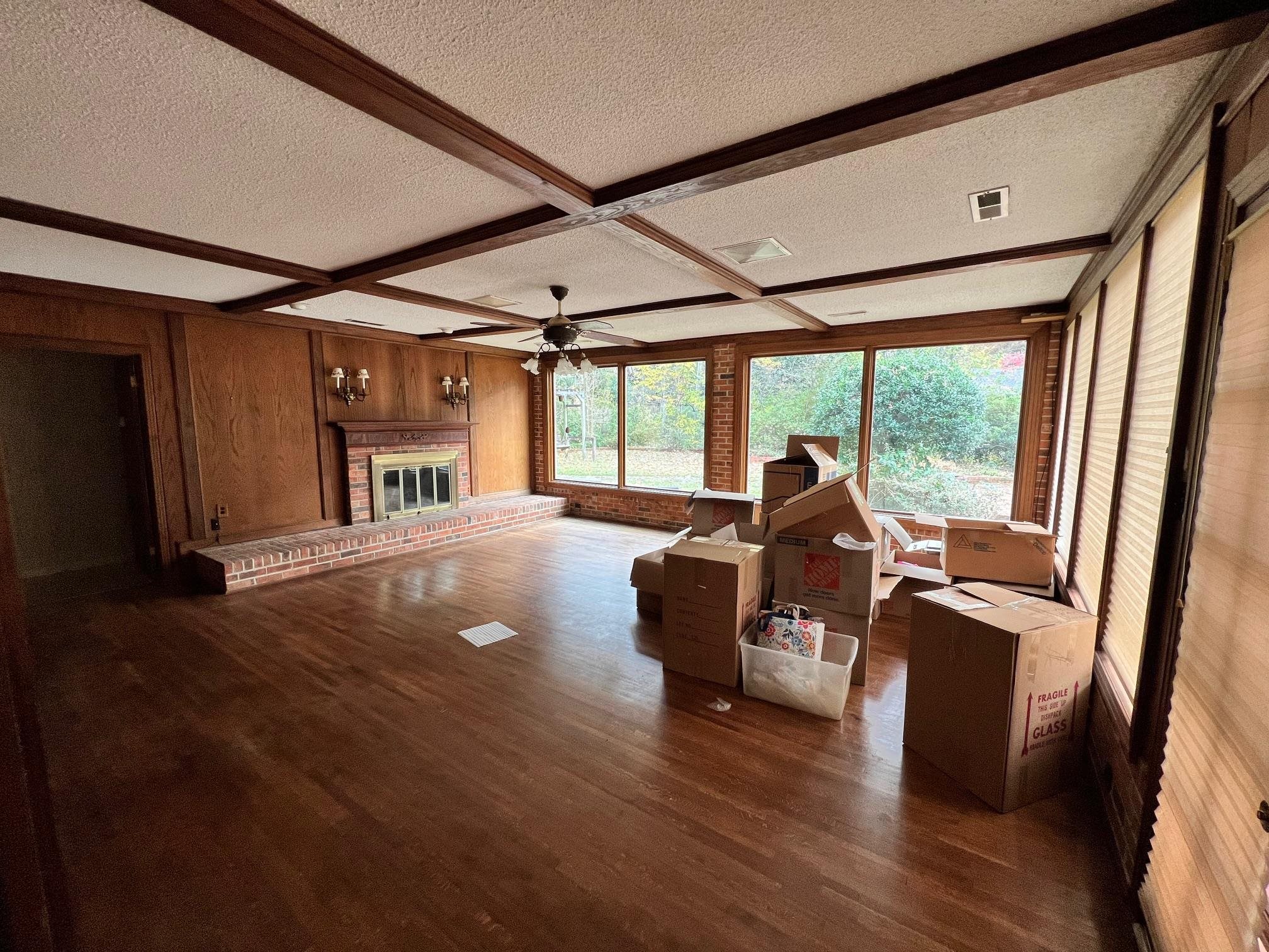 386 Roseland Place Memphis, TN 38111 - Photo 2 of 22 a living room with furniture and a large window