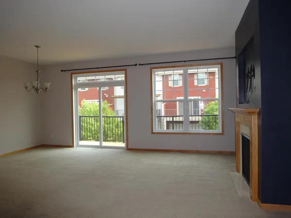 $2,050 | 11846 Emery Village Drive North, Champlin, MN 55316