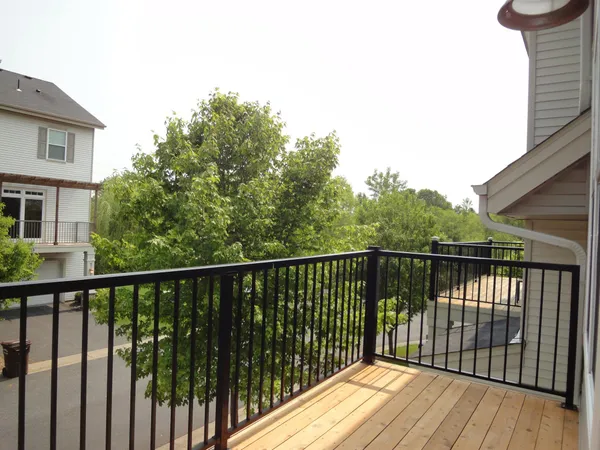 $2,050 | 11846 Emery Village Drive North, Champlin, MN 55316