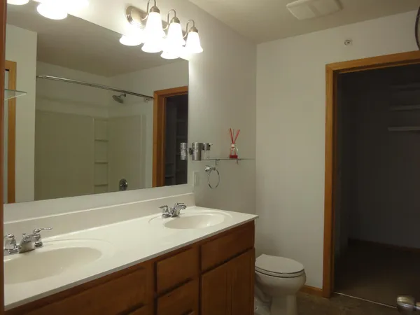 $2,050 | 11846 Emery Village Drive North, Champlin, MN 55316